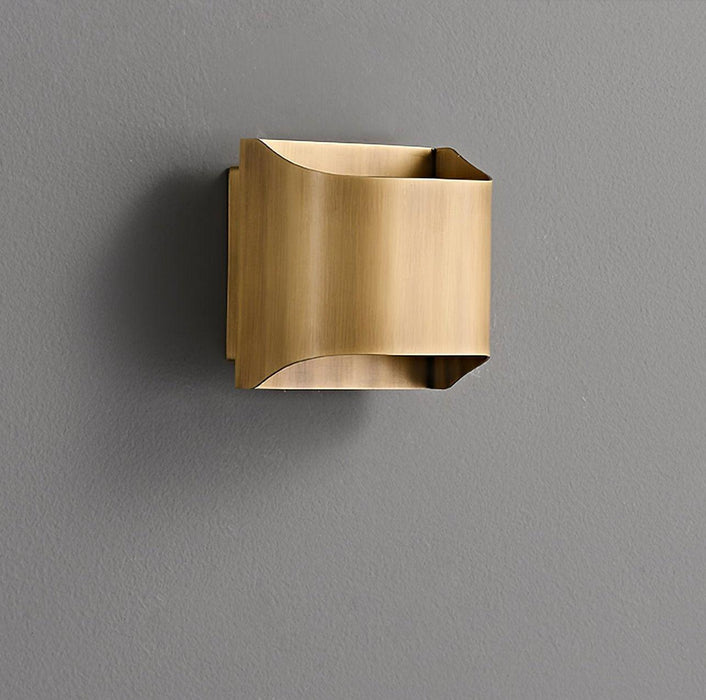 Leclerc Brass Wall Lamp-DWHOME