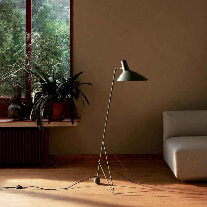 Tripod HM8 Floor Lamp.