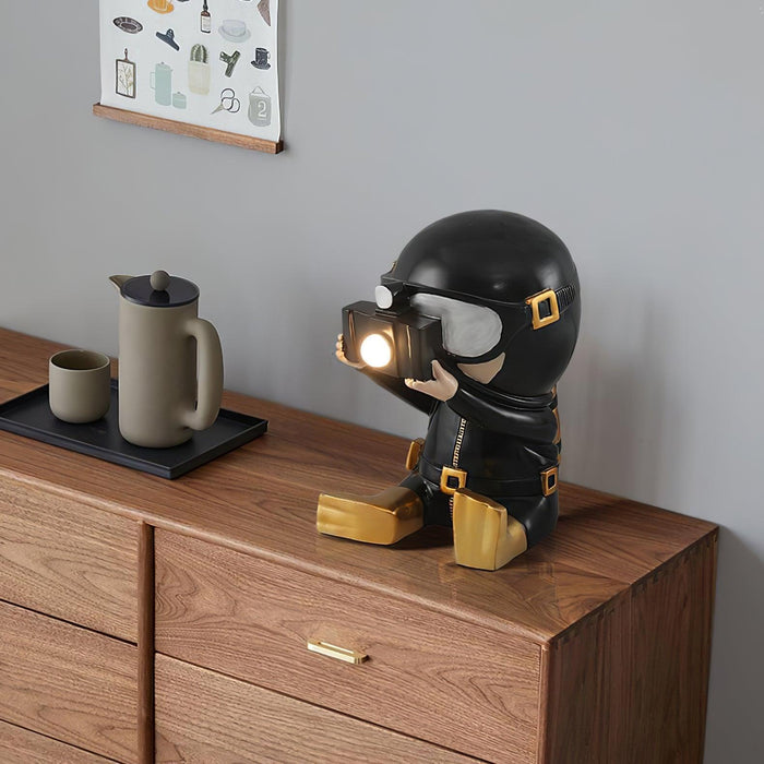 Adventurer Resin Table Lamp-DWHOME