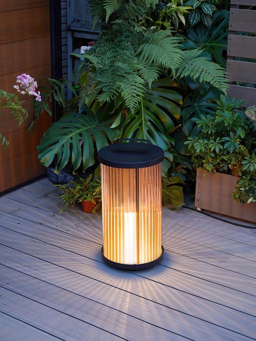 Lantern Garden Solar Outdoor Light - DWHOME