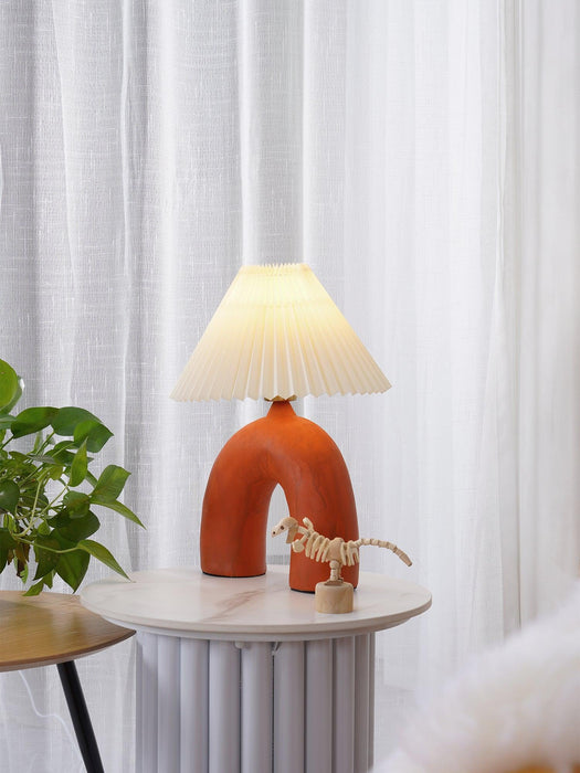 Arched Pleated Table Lamp-DWHOME