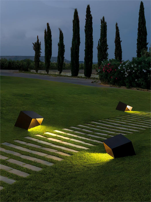 Cube Garden Solar Outdoor Light - DWHOME