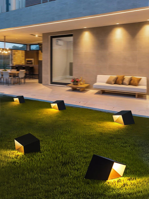 Cube Garden Solar Outdoor Light - DWHOME