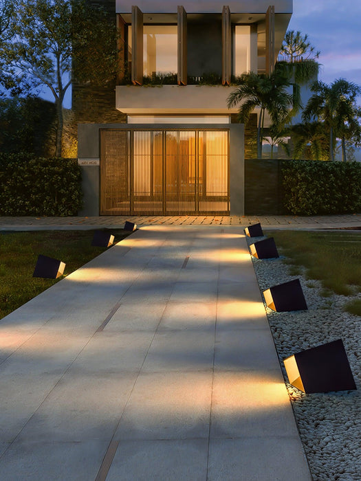 Cube Garden Solar Outdoor Light - DWHOME