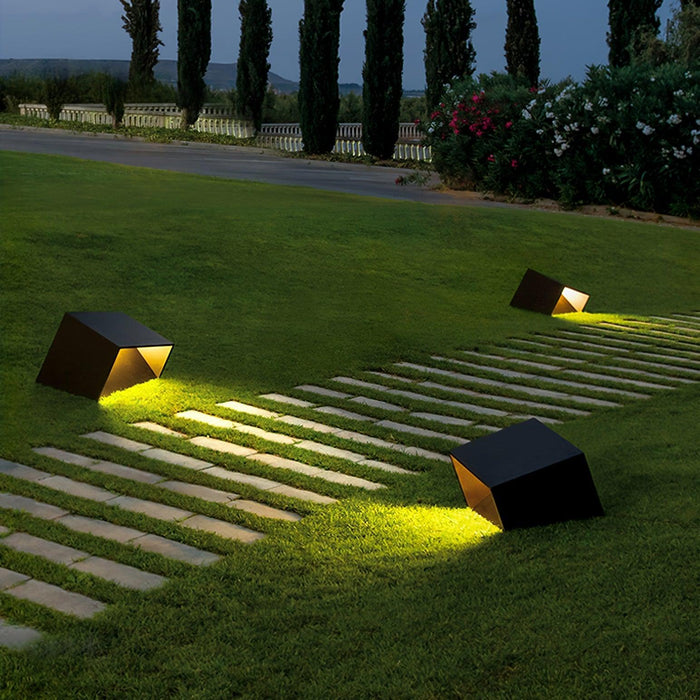 Cube Garden Solar Outdoor Light - DWHOME