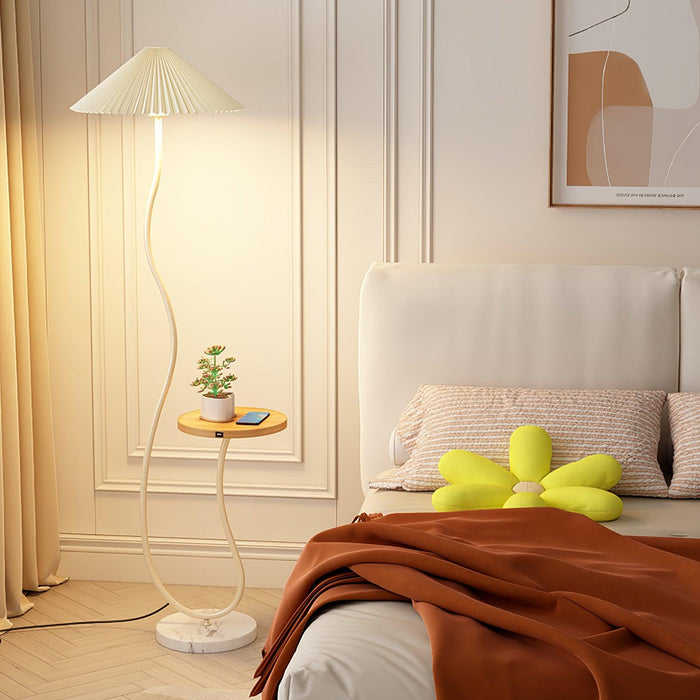 Curvatura Floor Lamp.