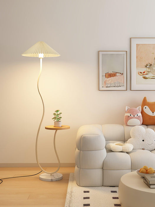 Curvatura Floor Lamp.