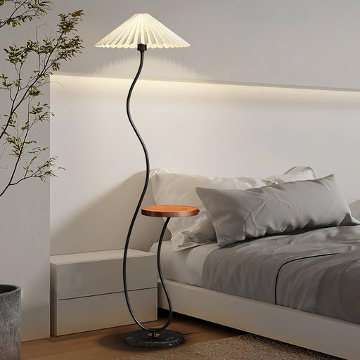 Curvatura Floor Lamp.