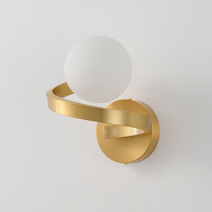 Curved Brass Wall Lamp - Vakkerlight