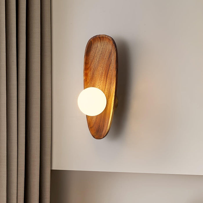 Eivor Wall Lamp.