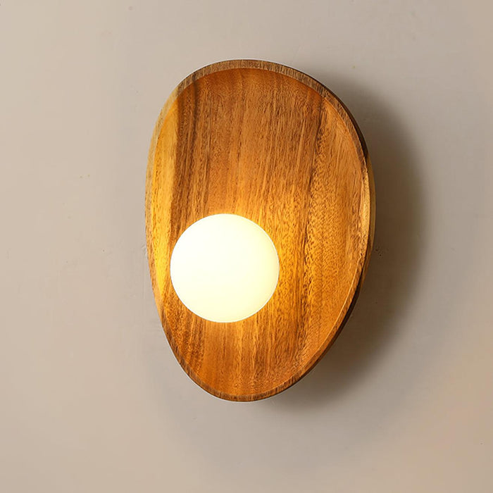 Eivor Wall Lamp.