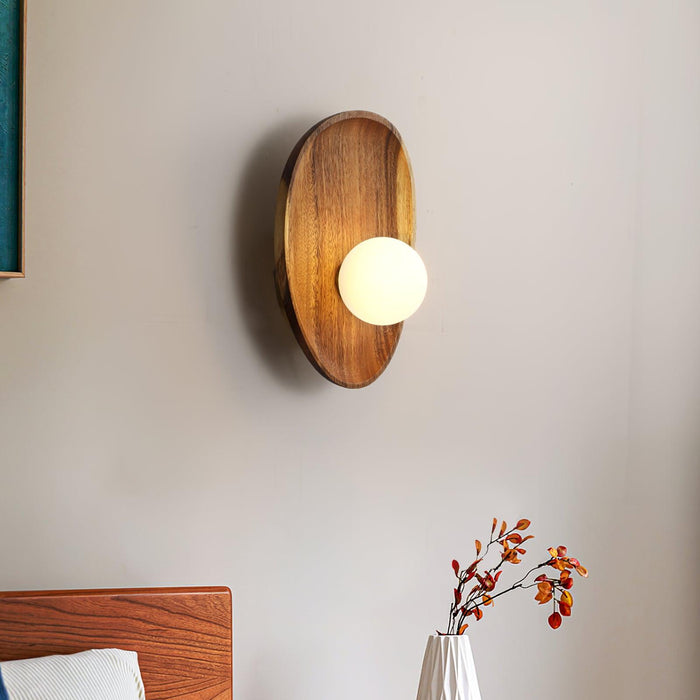 Eivor Wall Lamp.