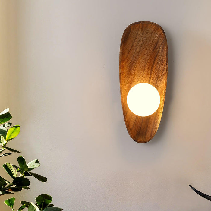 Eivor Wall Lamp.