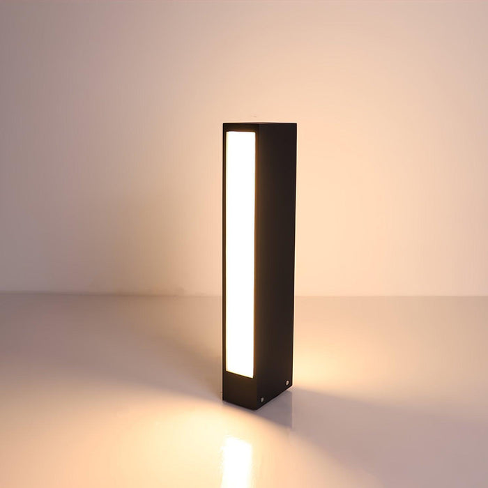 Faro Outdoor Post Lamp-DWHOME