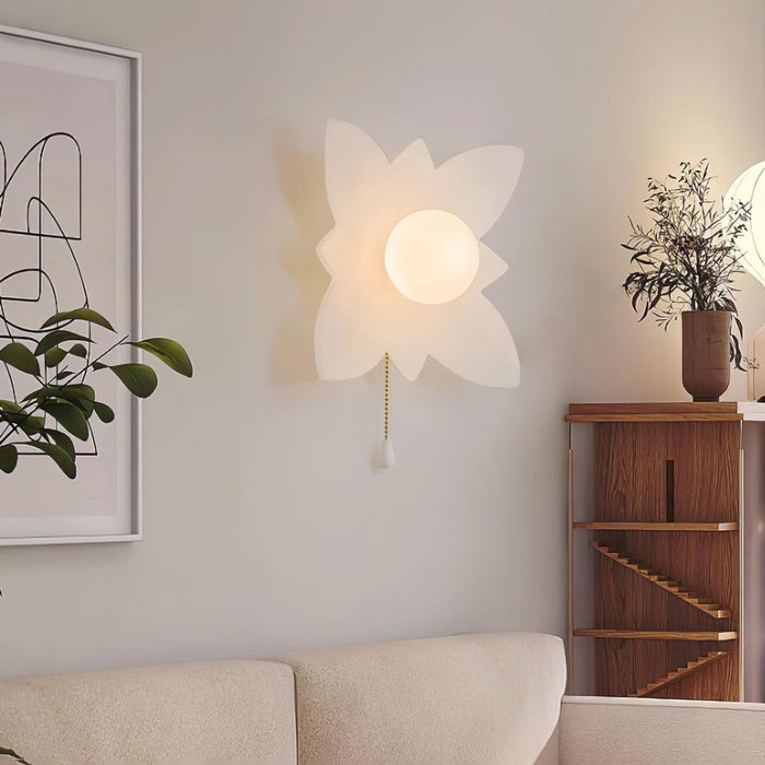 Flowers Wall Lamp.