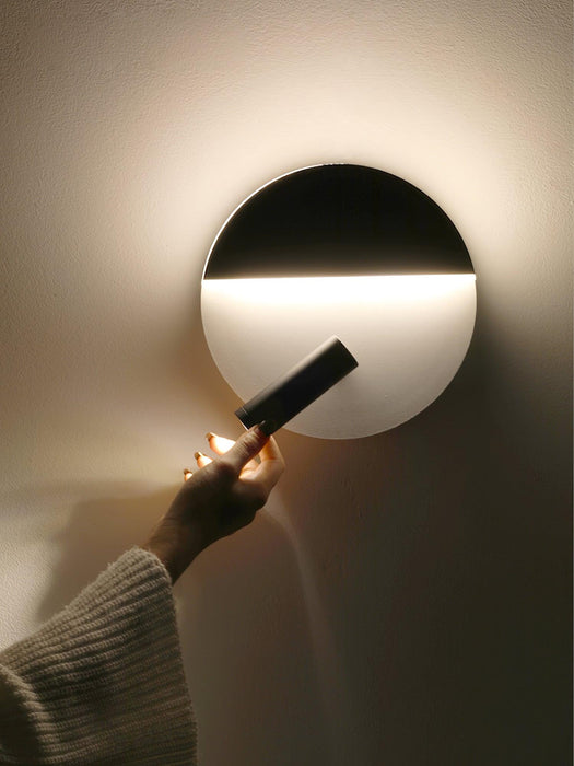 Kneeland Rotatable Wall Lamp - Vakkerlight