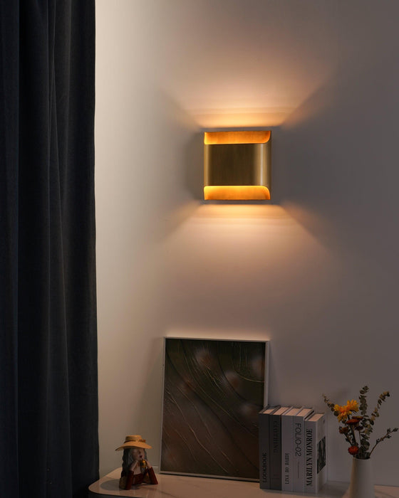 Leclerc Brass Wall Lamp-DWHOME