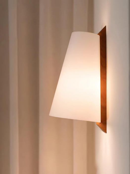 Lupe Wall Lamp.