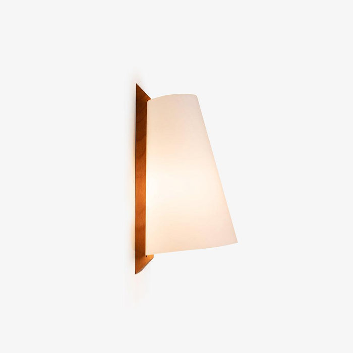 Lupe Wall Lamp.