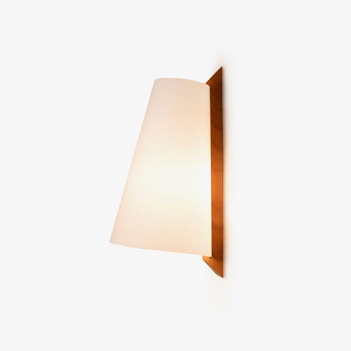 Lupe Wall Lamp.