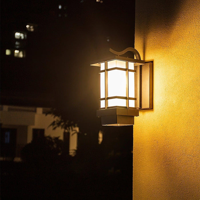Madison Lantern Outdoor Wall Lamp-DWHOME