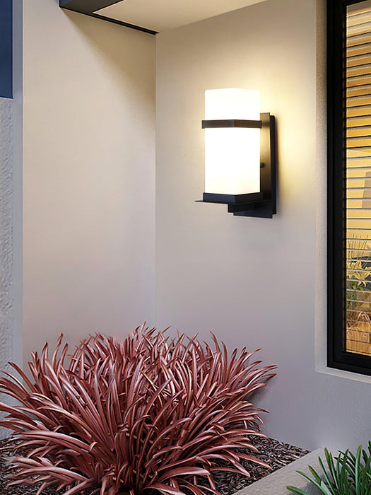 Mcdade Outdoor Wall Light-DWHOME