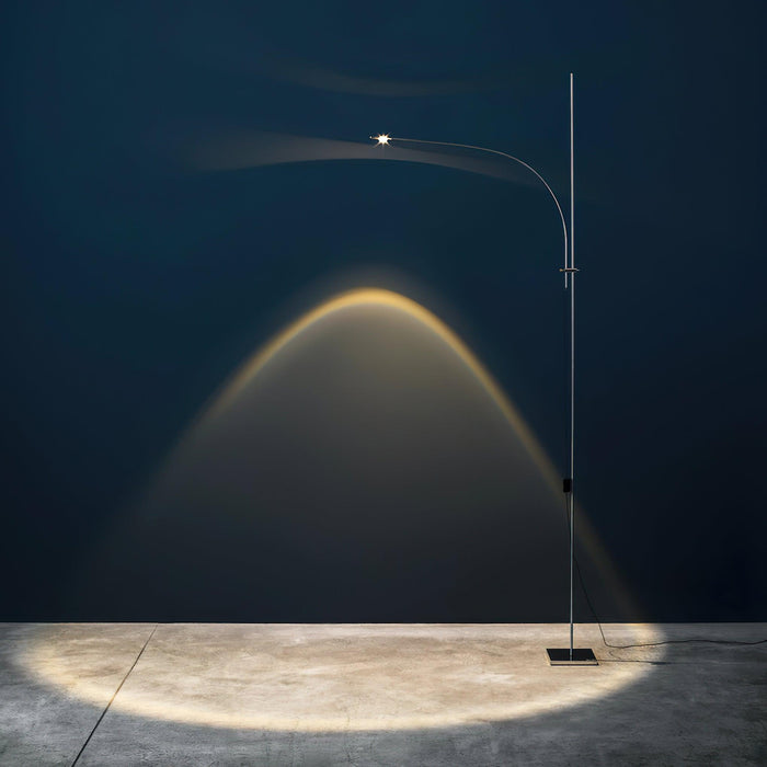 Metal Body Graceful Floor Lamp.