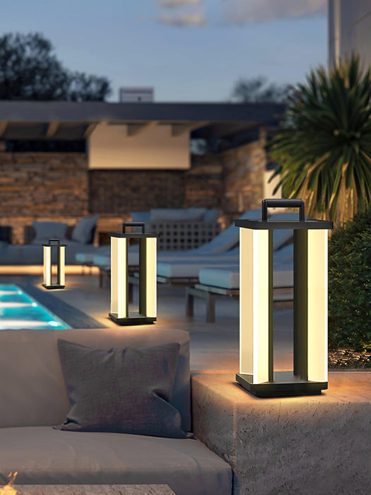 Metroluxe Outdoor Light - DWHOME