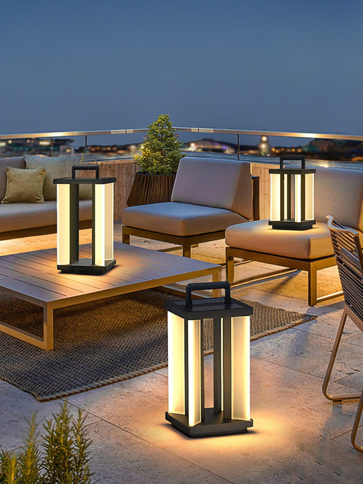 Metroluxe Outdoor Light - DWHOME