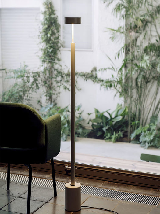 Naya Rotatable Floor Lamp - Vakkerlight