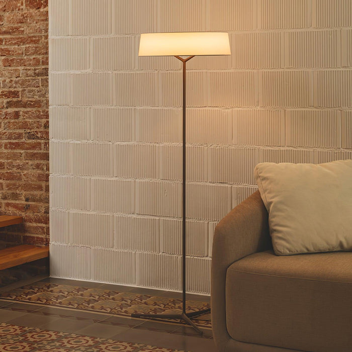 Dama Floor Lamp.