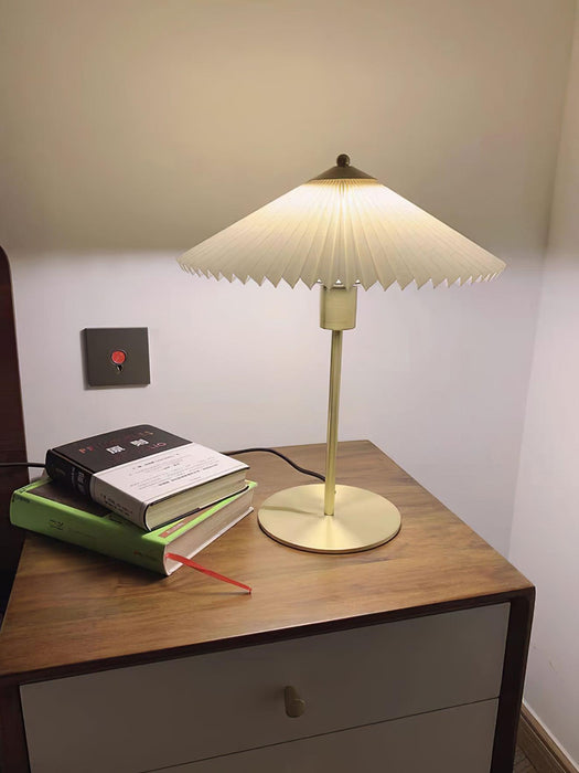 Perla Pleated Table Lamp-DWHOME