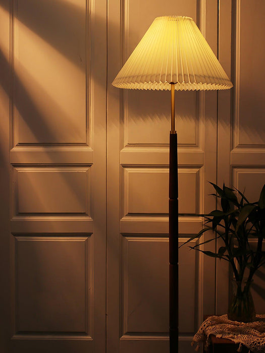 Pleated Floor Lamp - Vakkerlight