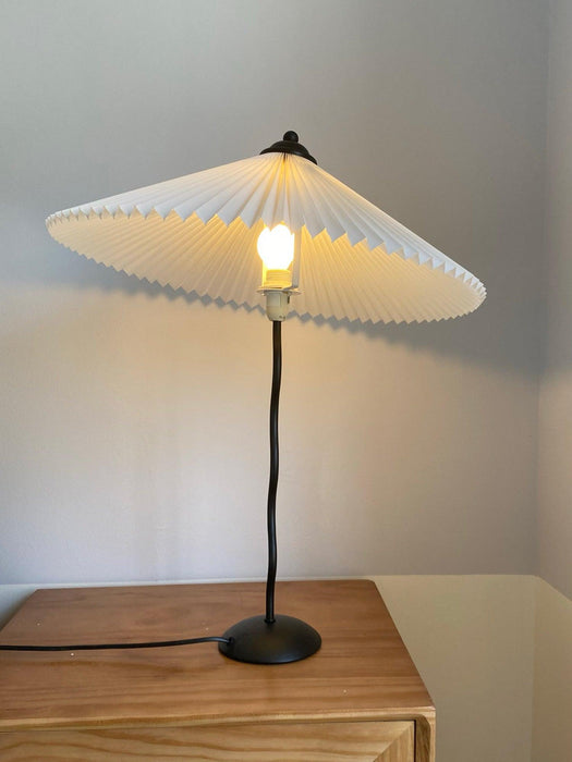 Pleated Hat Table Lamp - Vakkerlight