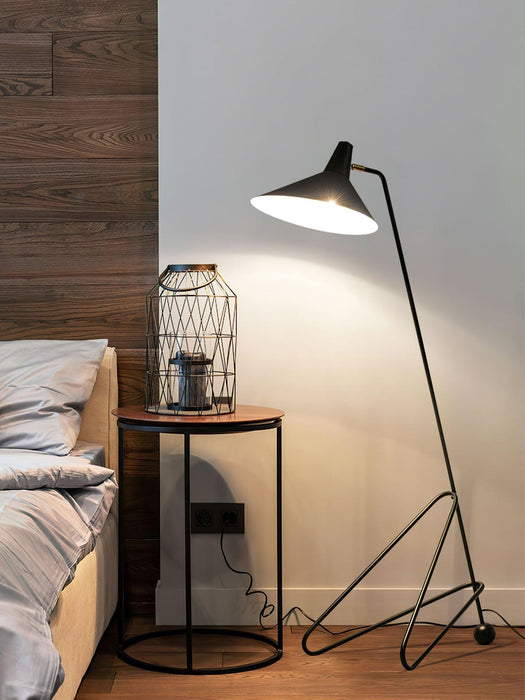 Svelte Noir Floor Lamp-DWHOME
