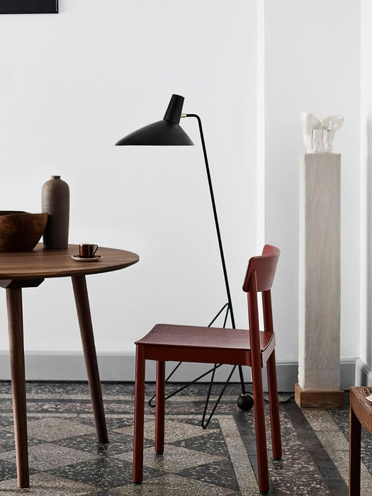 Svelte Noir Floor Lamp-DWHOME
