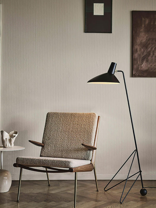 Svelte Noir Floor Lamp-DWHOME