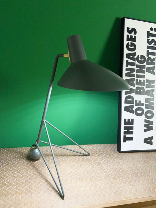 Svelte Noir Table Lamp-DWHOME