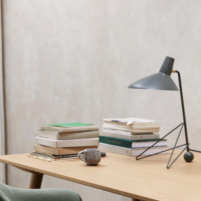Svelte Noir Table Lamp-DWHOME