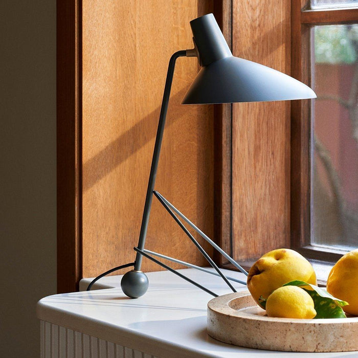 Svelte Noir Table Lamp-DWHOME