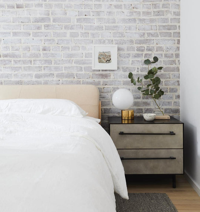 Tip of The Tongue Table Lamp-DWHOME