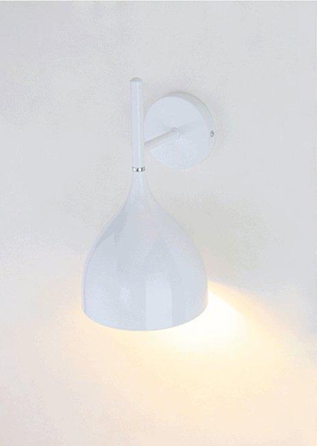 BODIL Single Tulip Wall Lamp.