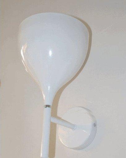 BODIL Single Tulip Wall Lamp.