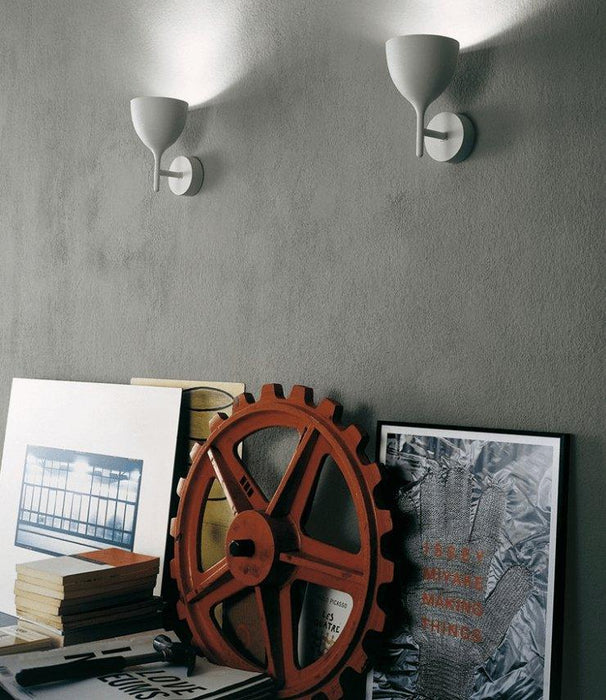 BODIL Single Tulip Wall Lamp.