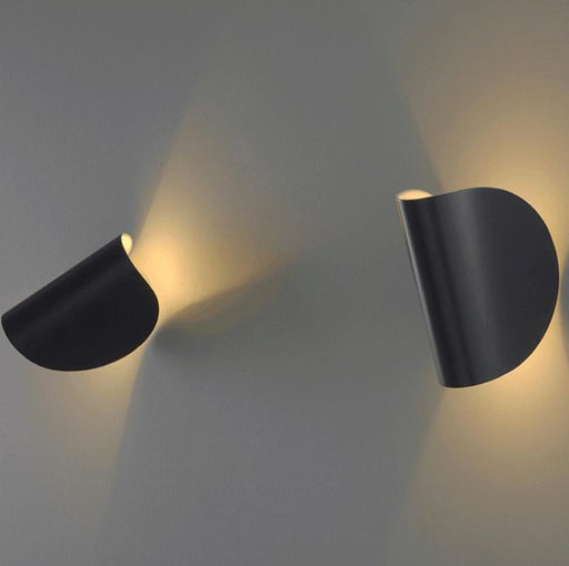 LED Simple Curved Wall Light.