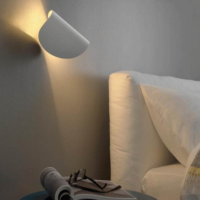 LED Simple Curved Wall Light.