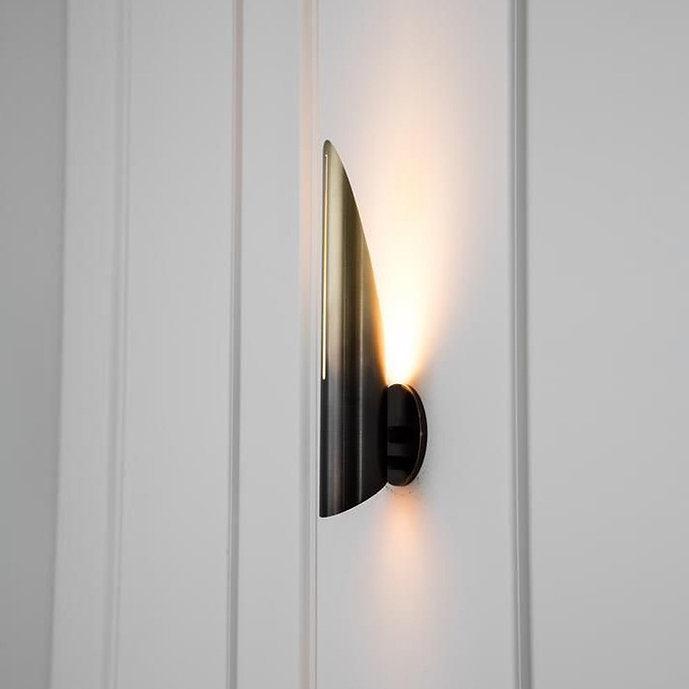 LED Post-modern Metal Decorative Wall Light.