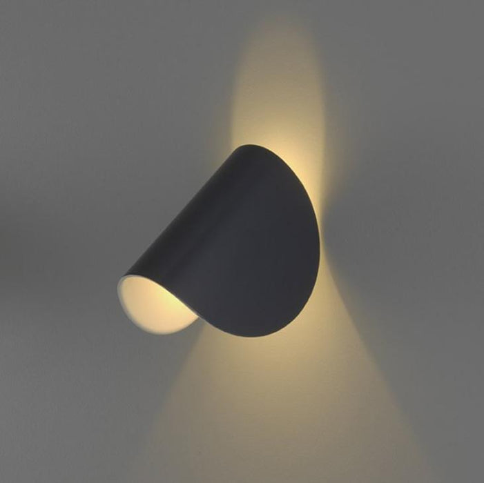 LED Simple Curved Wall Light.